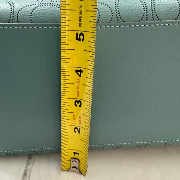 Coach Gallery Tote Bag In Signature Leather - Picture 9 of 10